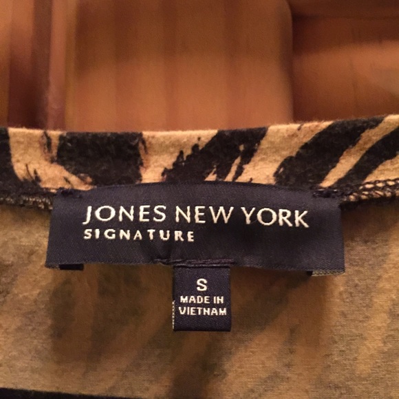3/$20 Jones New York Top - Picture 2 of 4